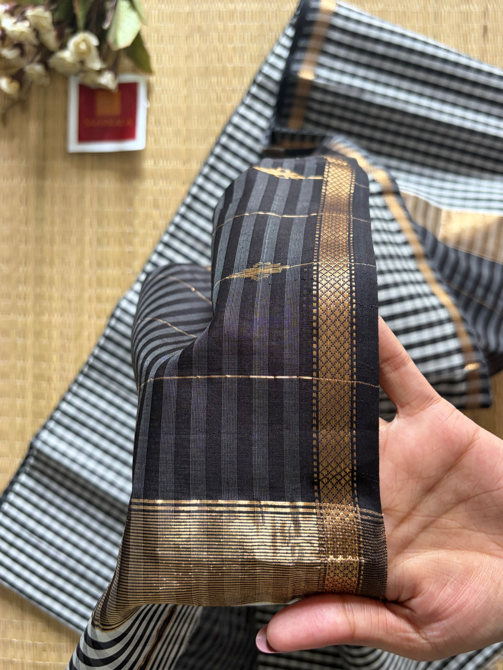 Gingham charcoal Black Maheshwari Handloom Saree