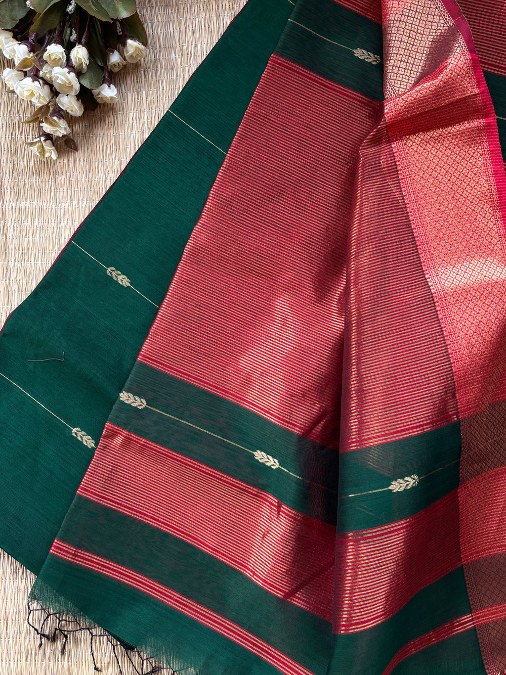Patti Green Red Maheshwari Handloom Saree