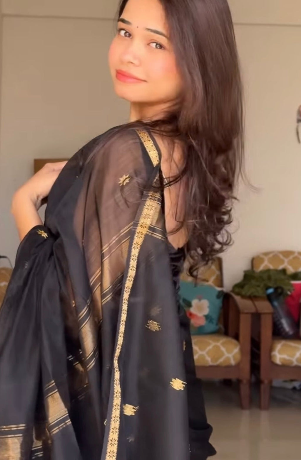 Sai Chameli Balck Maheshwari Handloom Silk & Cotton Saree