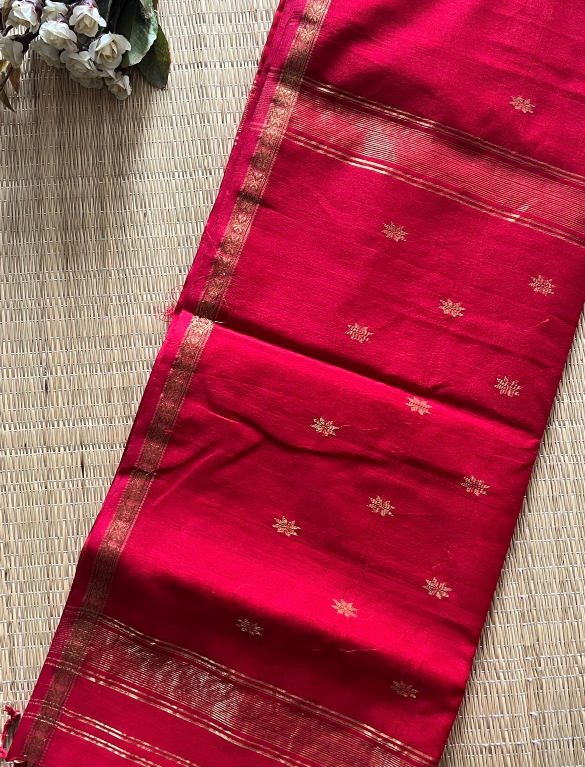 Self Red Chameli Maheshwari Handloom Silk Cotton Saree