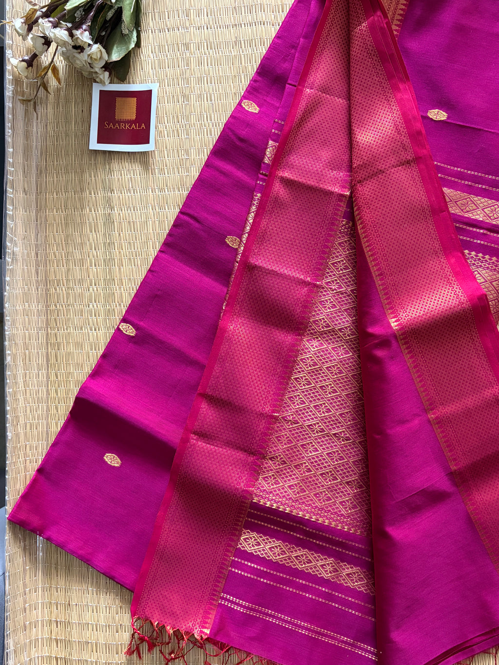 Jala Pallu Magenta Maheshwari Handloom Saree