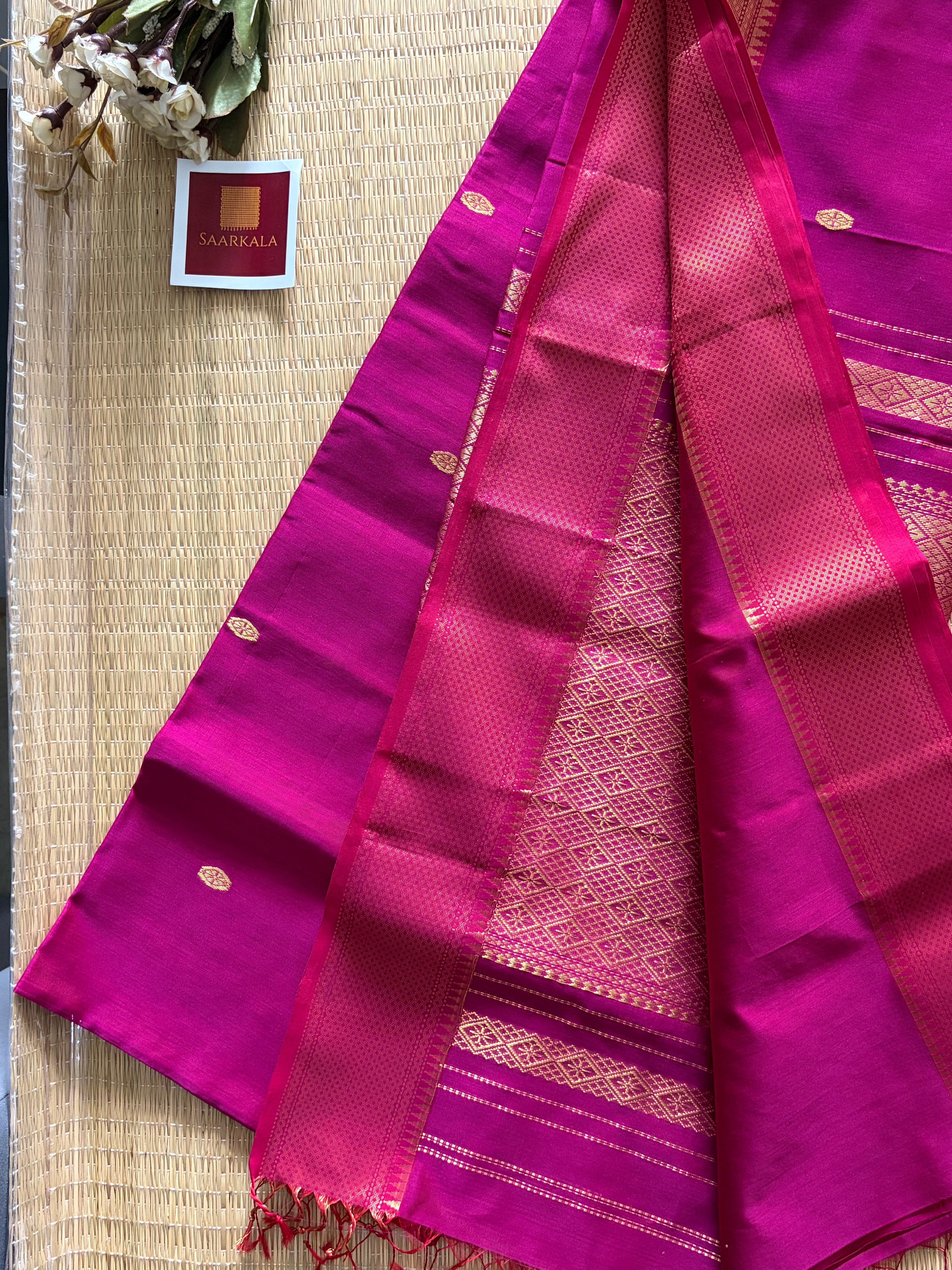 Jala Pallu Magenta Maheshwari Handloom Saree