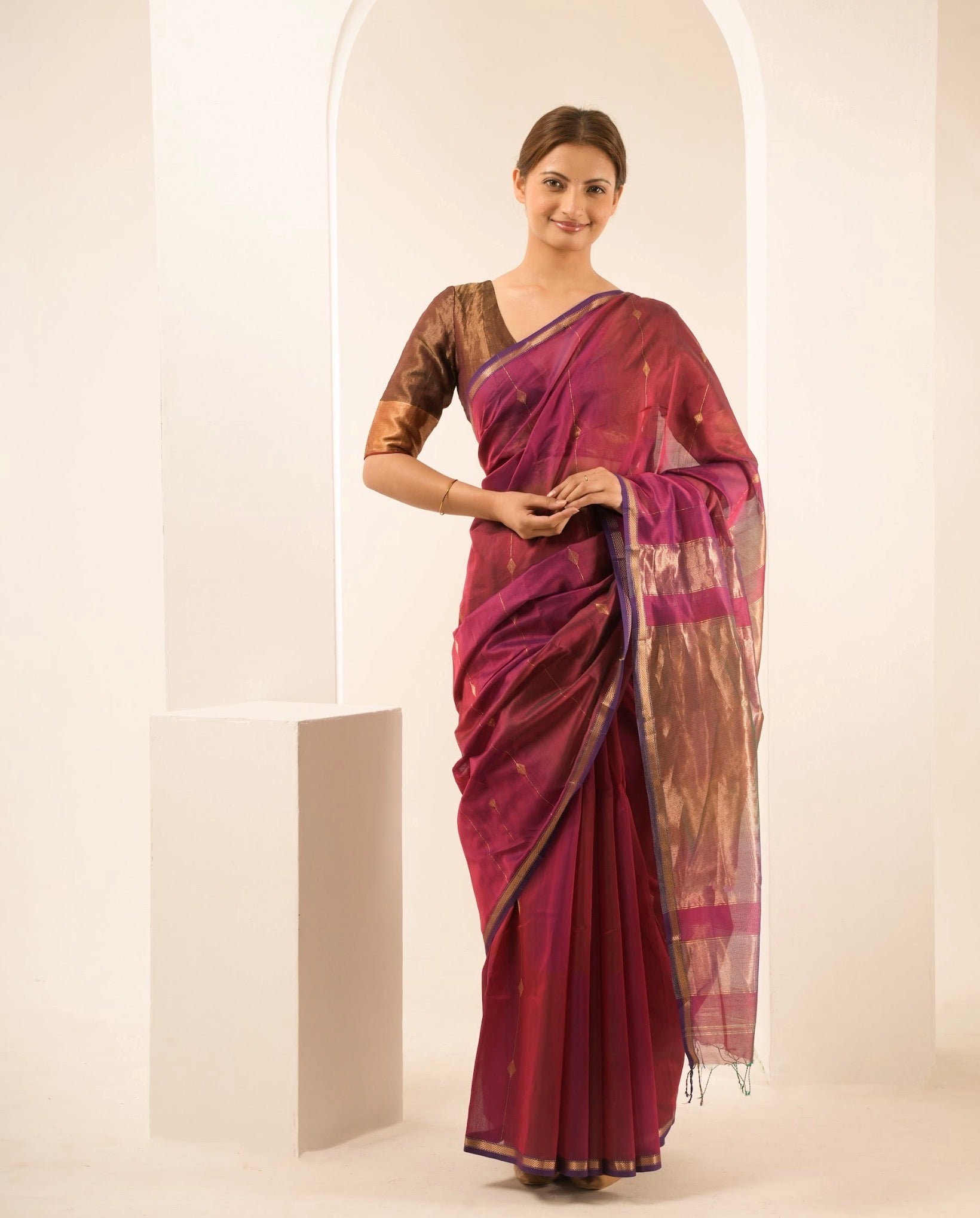 Zari Line Pink Maheshwari Handloom Saree