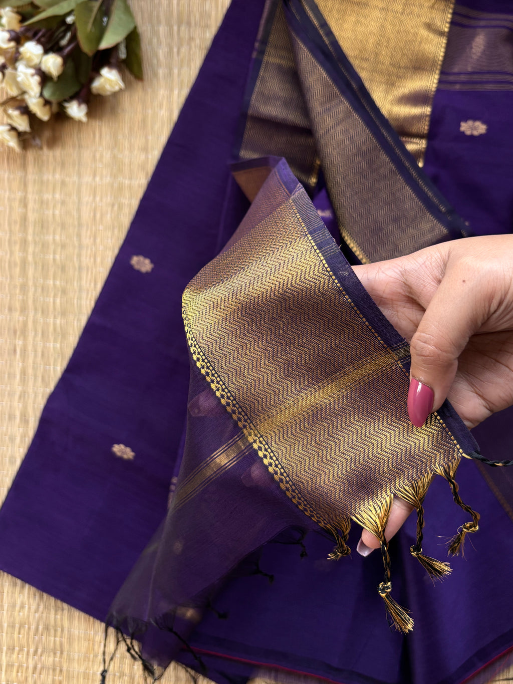 Ruii Phool Broad Border Maheshwari Handloom Saree