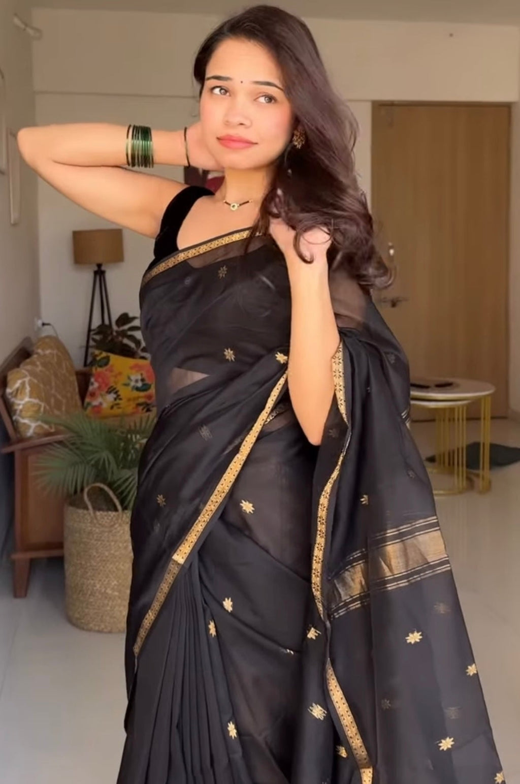 Sai Chameli Balck Maheshwari Handloom Silk & Cotton Saree