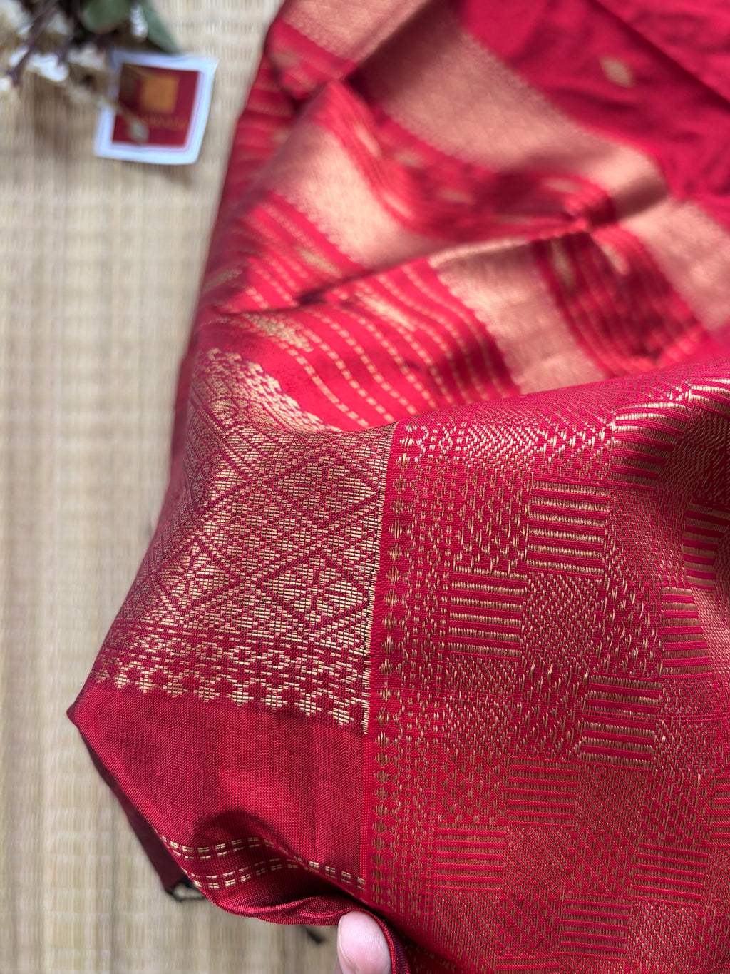 Red Pure Silk Pink Maheshwari Handloom Saree