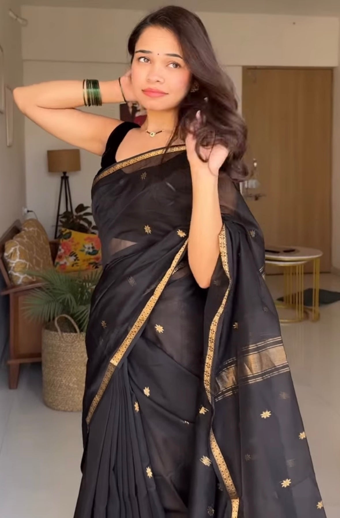 Sai Chameli Balck Maheshwari Handloom Silk & Cotton Saree