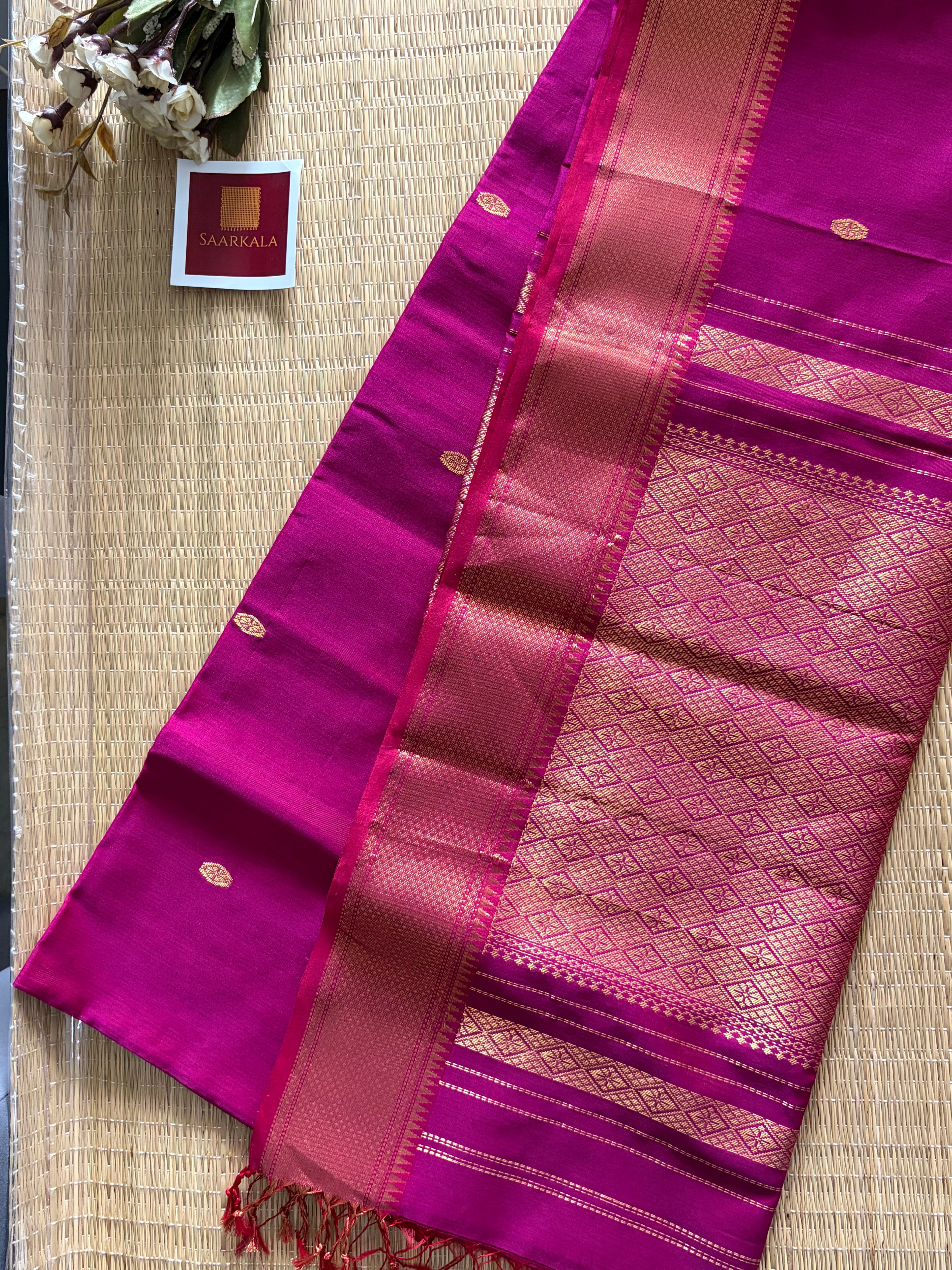 Jala Pallu Magenta Maheshwari Handloom Saree
