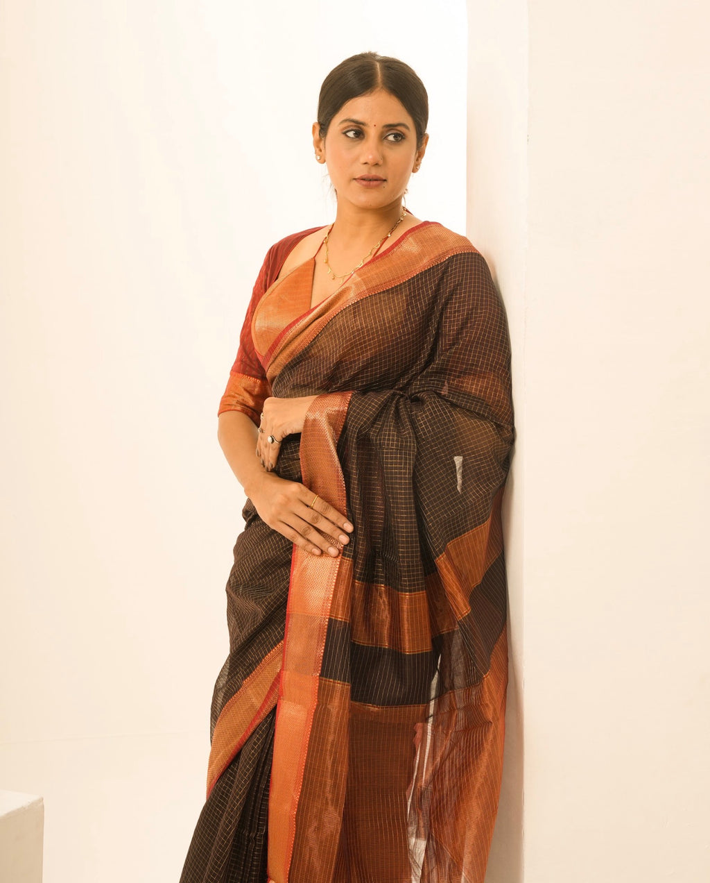 Checks Black Red Maheshwari Handloom Saree