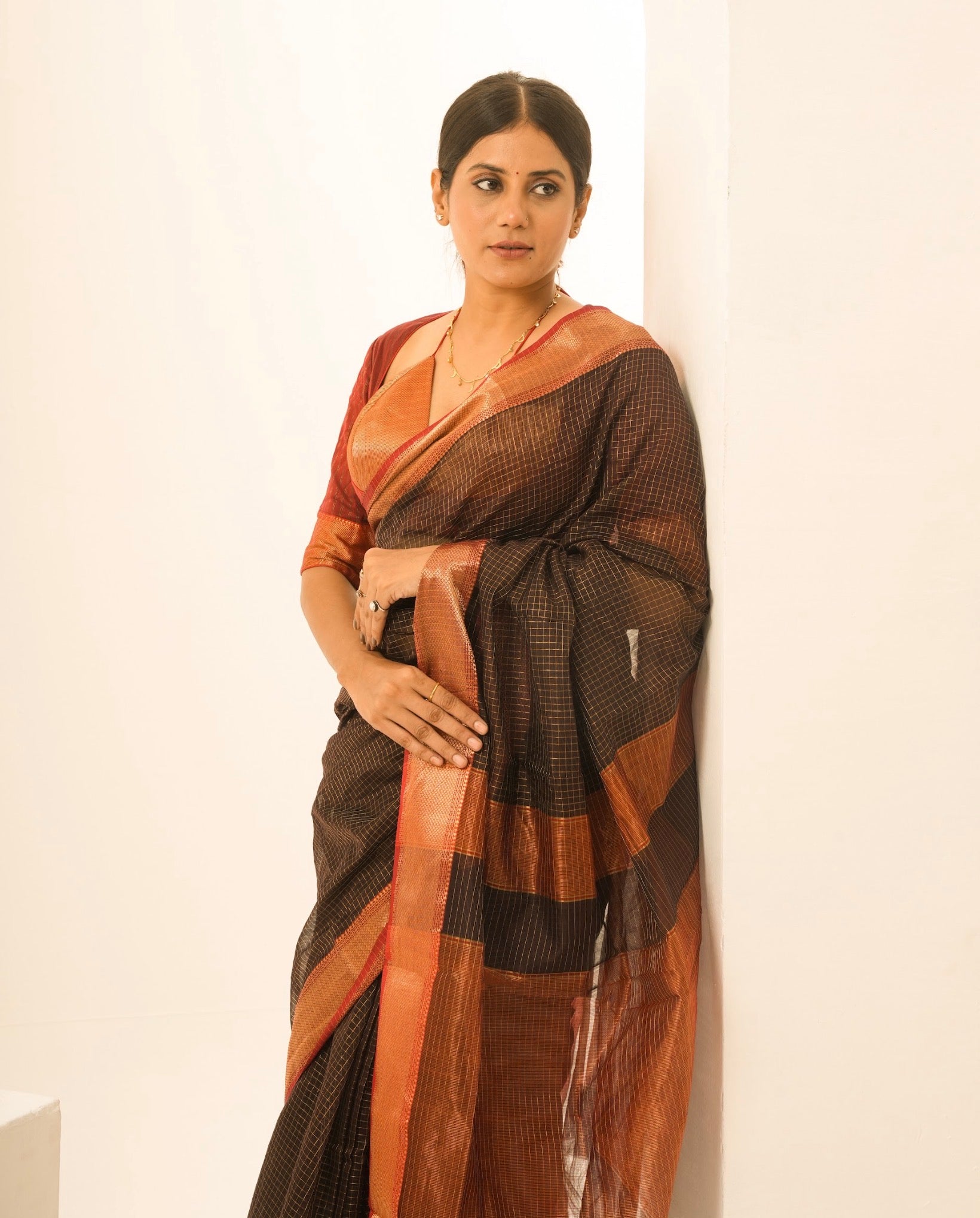 Checks Black Red Maheshwari Handloom Saree