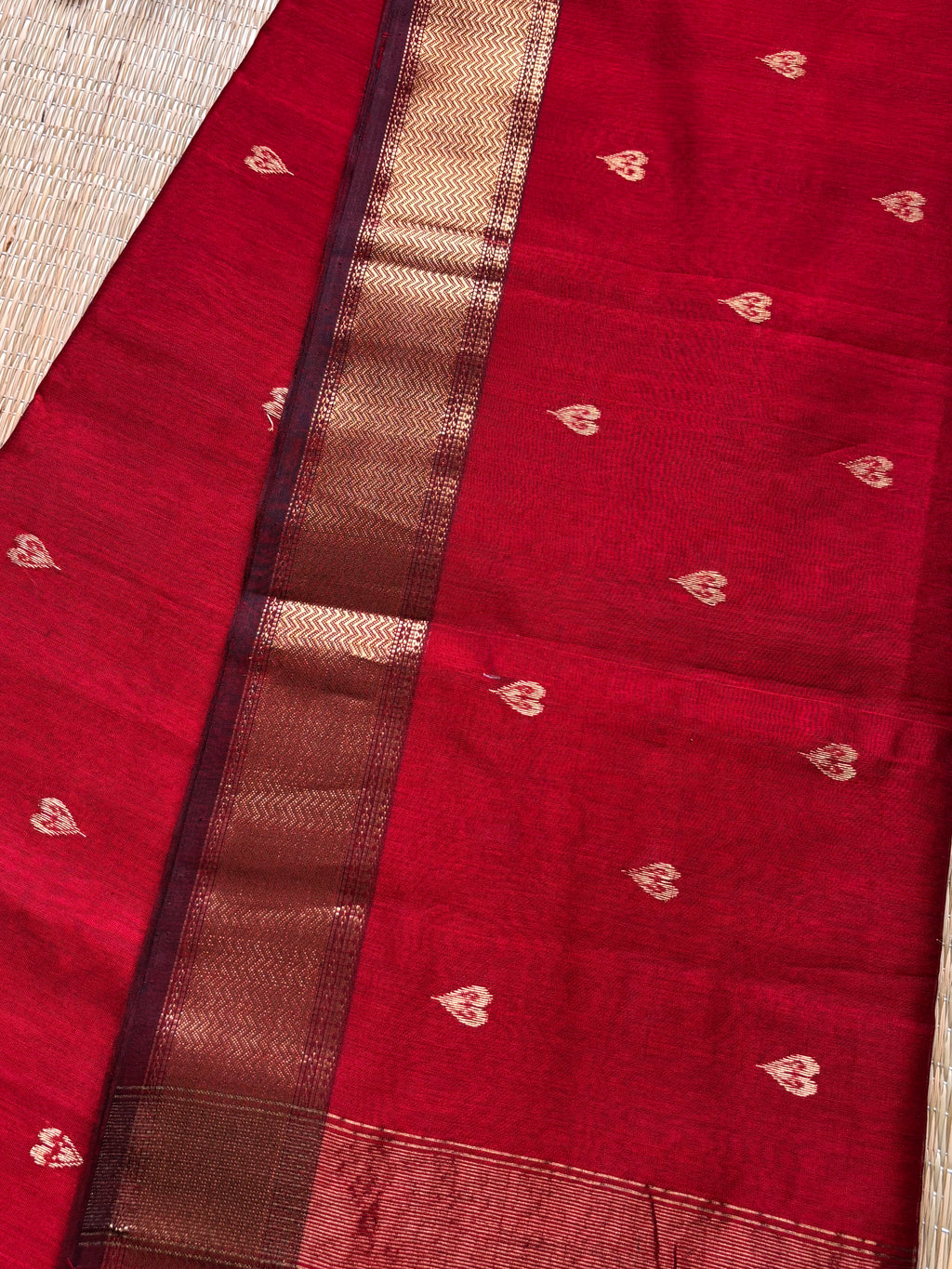 Heart Butti Red Maheshwari Handloom Silk Cotton Saree