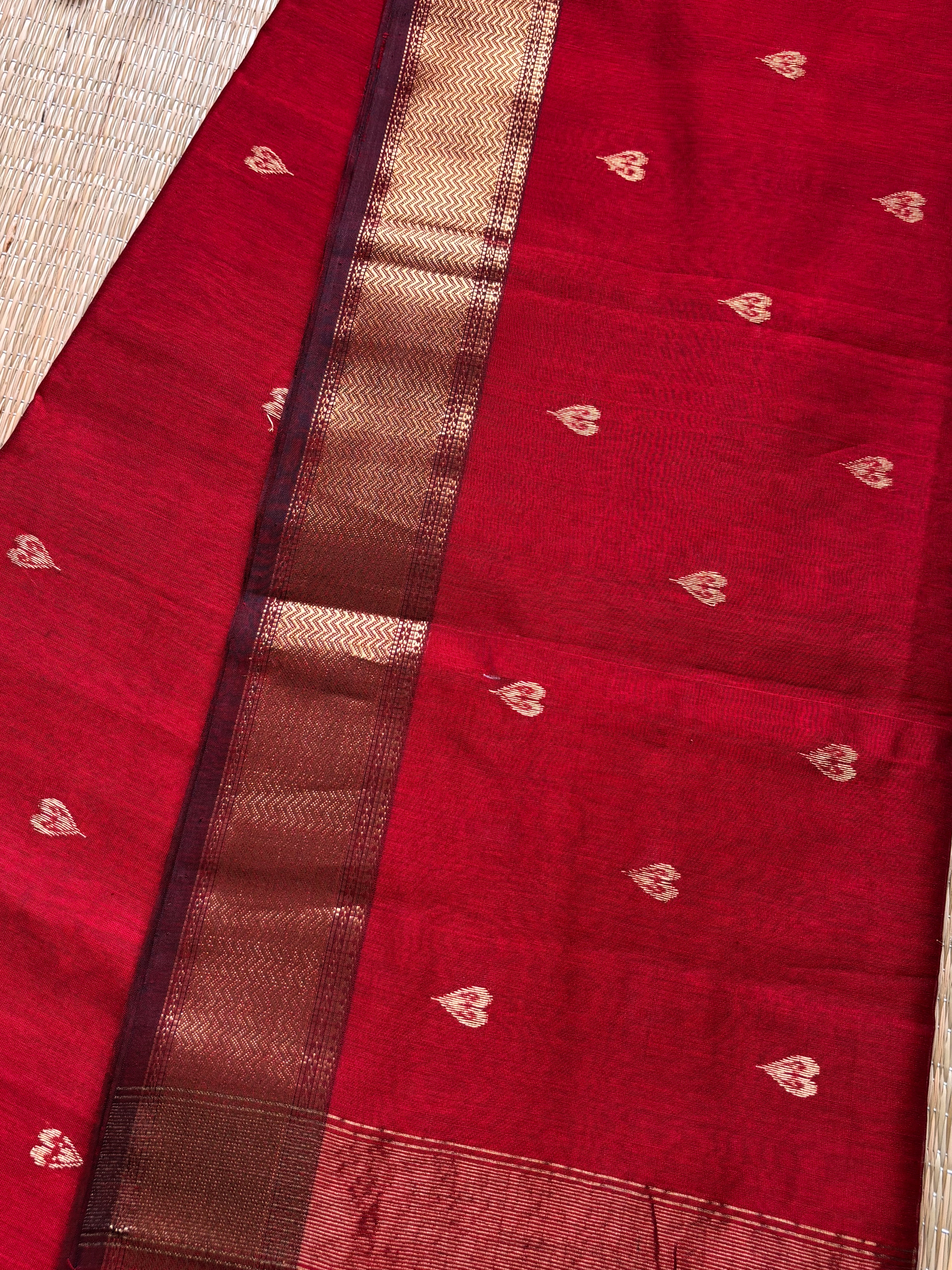 Heart Butti Red Maheshwari Handloom Silk Cotton Saree