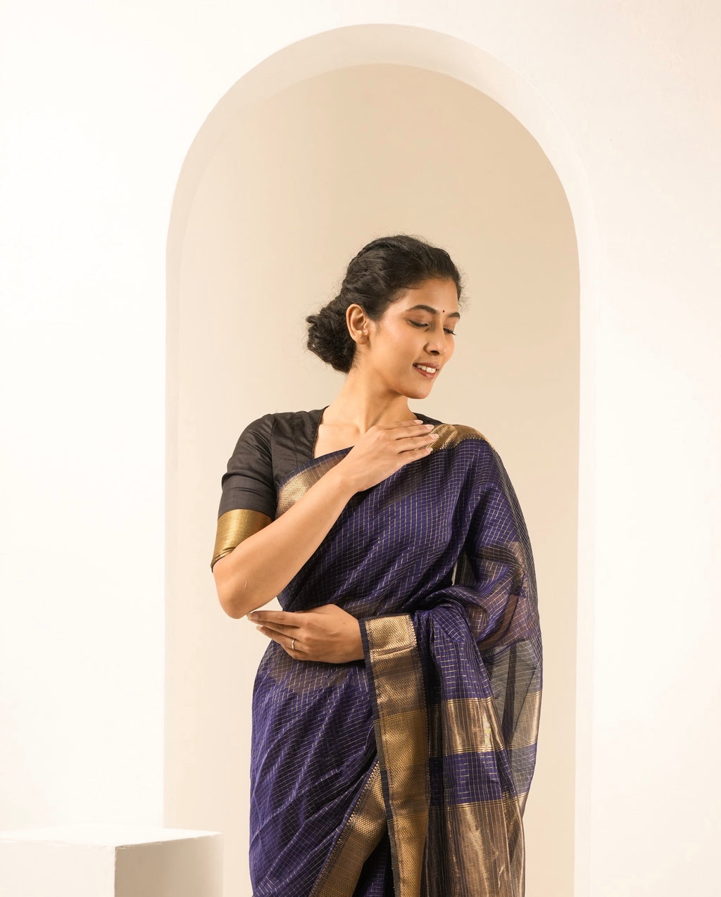 Checks Violet Maheshwari Handloom Saree