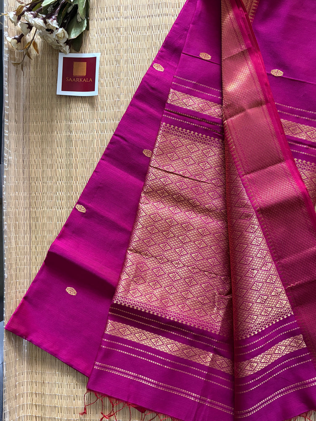 Jala Pallu Magenta Maheshwari Handloom Saree