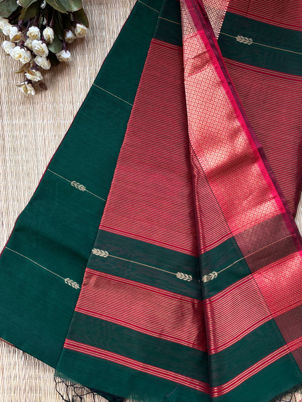 Patti Green Red Maheshwari Handloom Saree