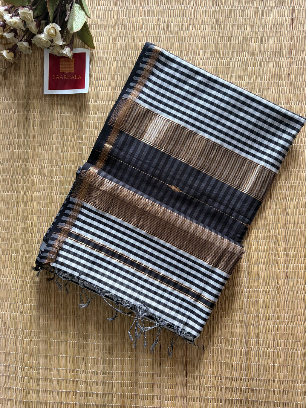 Gingham charcoal Black Maheshwari Handloom Saree