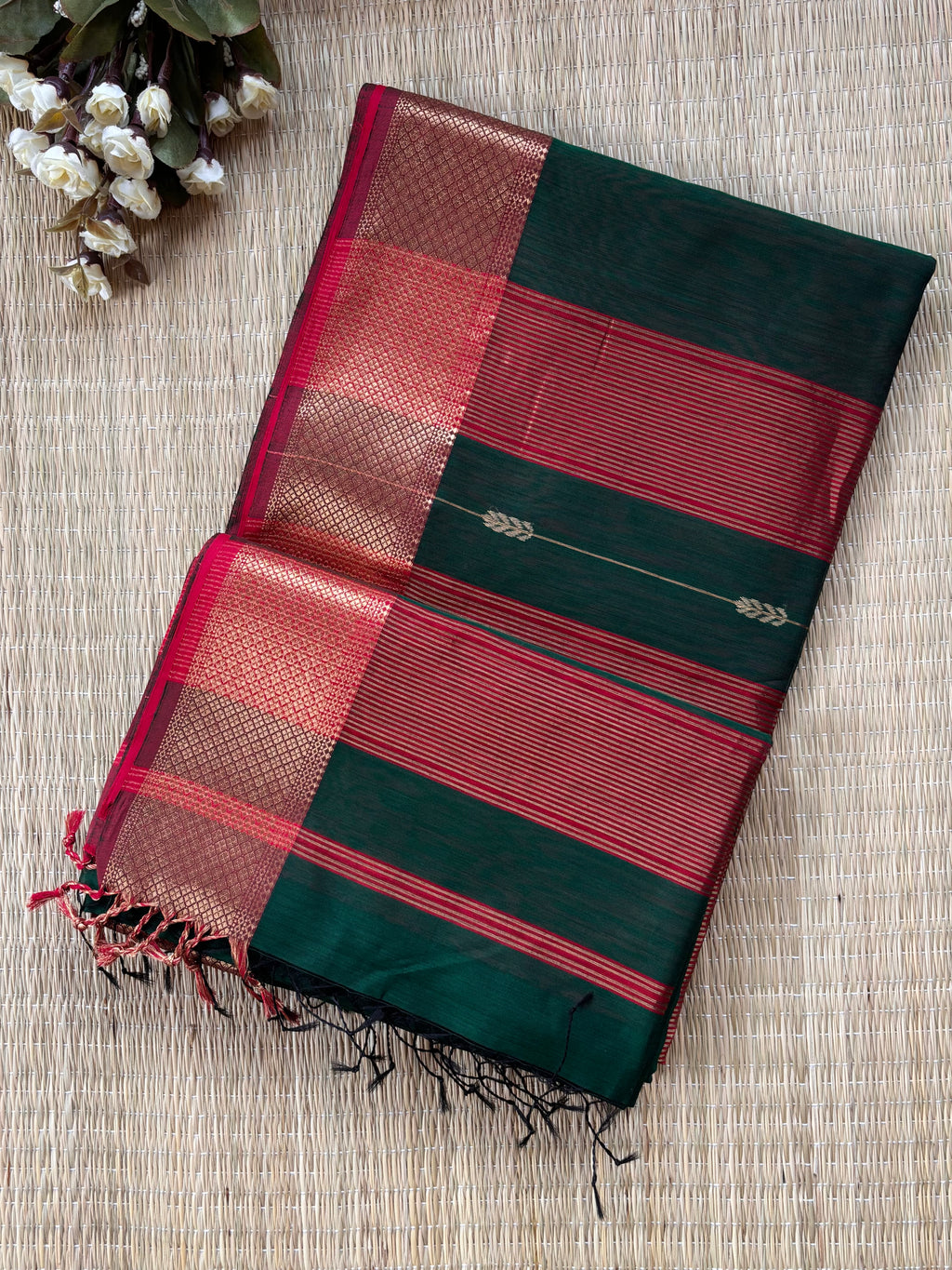 Patti Green Red Maheshwari Handloom Saree